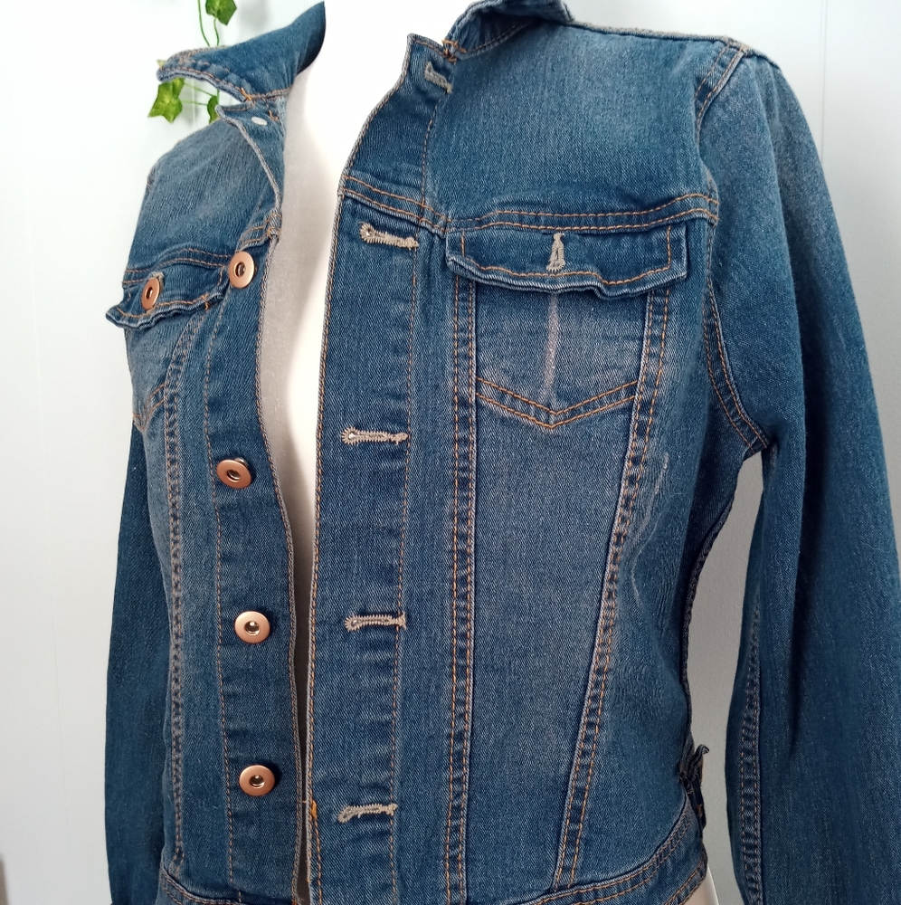 Love Tree Denim Distressed Jean Jacket Large - Picture 6 of 8